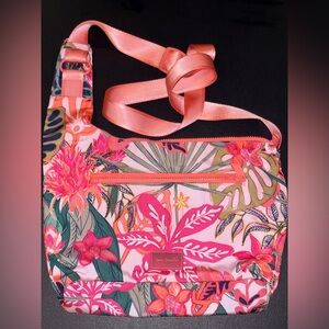 BUNDLE SET!!
*Vera Bradley Crossbody & Matching Belt Bag!